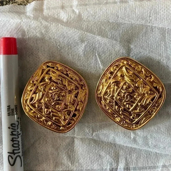 CHANEL - Vintage authentic Arabesque Coco Earrings from Chanel, Set of  2 - Picture 5 of 7